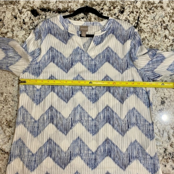 Chicos Womens 3/4 Sleeve Top with Blue and White Chevron Design - Picture 7 of 7